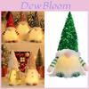 Schattige kerstdecoratie: een pluche Rudolph-pop met sprankelende pailletten en lichtjes voor een feestelijke kerstsfeer.