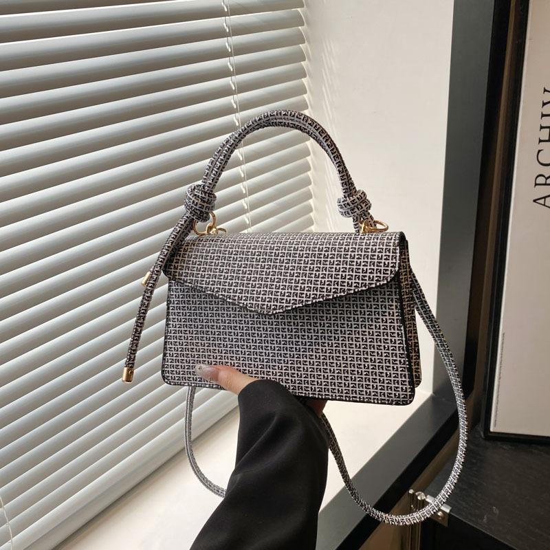 Retro fashion solid color trend small square bag spring and summer new versatile practical simple portable shoulder messenger bag