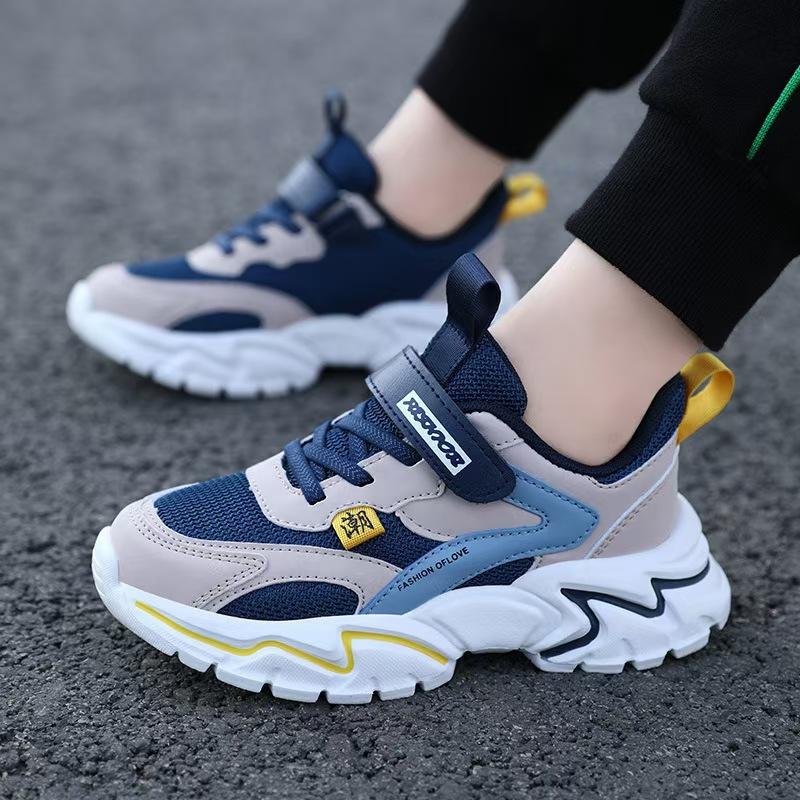 2025 spring new mesh breathable boys' shoes medium and large children's soft sole light primary school running children's sports shoes