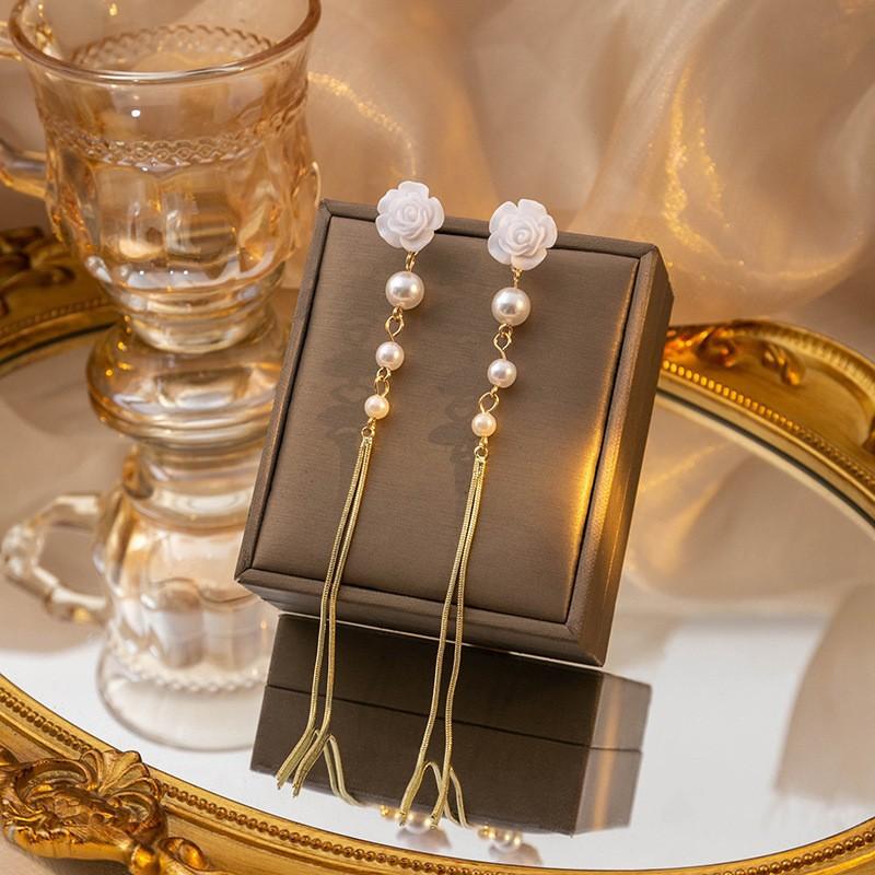 Super Fairy White Camellia Pearl Fringed Earrings, Long Face-Showing Small Earrings, Mori Ear Clips, French Temperament Earrings.
