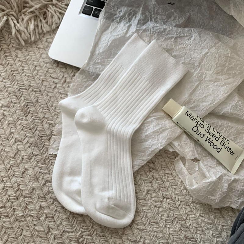 Produits d'automne pour femmes Nouveaux Toutes sortes de chaussettes tube décontractées de couleur unie fumée