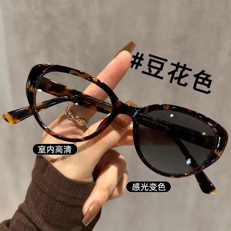 Retro Cat Eye Black Frame Flat Mirror Anti-Blue Myopia Glasses Can Be Matched With Degree Small Face Plain Women'S Glasses Frame