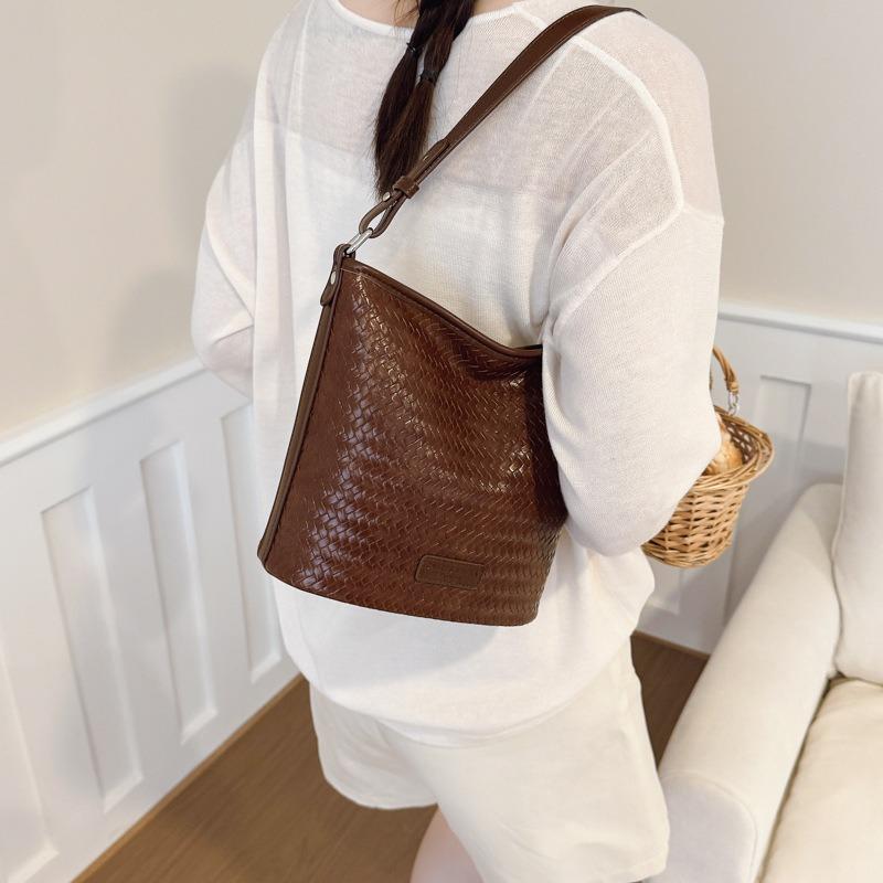 Popular bags women's new woven underarm bucket bags versatile shoulder messenger bags