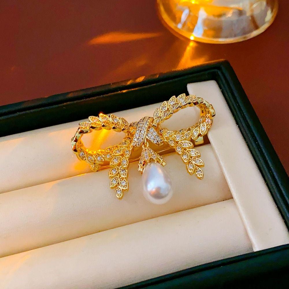 Korean Style Suit Collar Pin Badge Rhinestone Brooch Fashion Rhinestone Butterfly Brooch  Daily