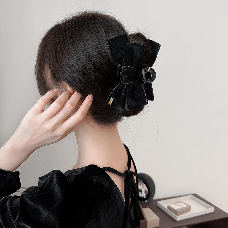 1pc Black Velvet Bow Hair Clip, Autumn and Winter High-end Feeling, Hair Grab, Large Versatile Temperament, Shark Clip