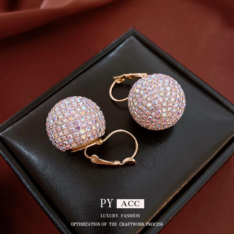 Luxuriöse Ohrklemmen mit eingelegten Diamanten in Kugelform: Modische vielseitige Ohrringe für Frauen