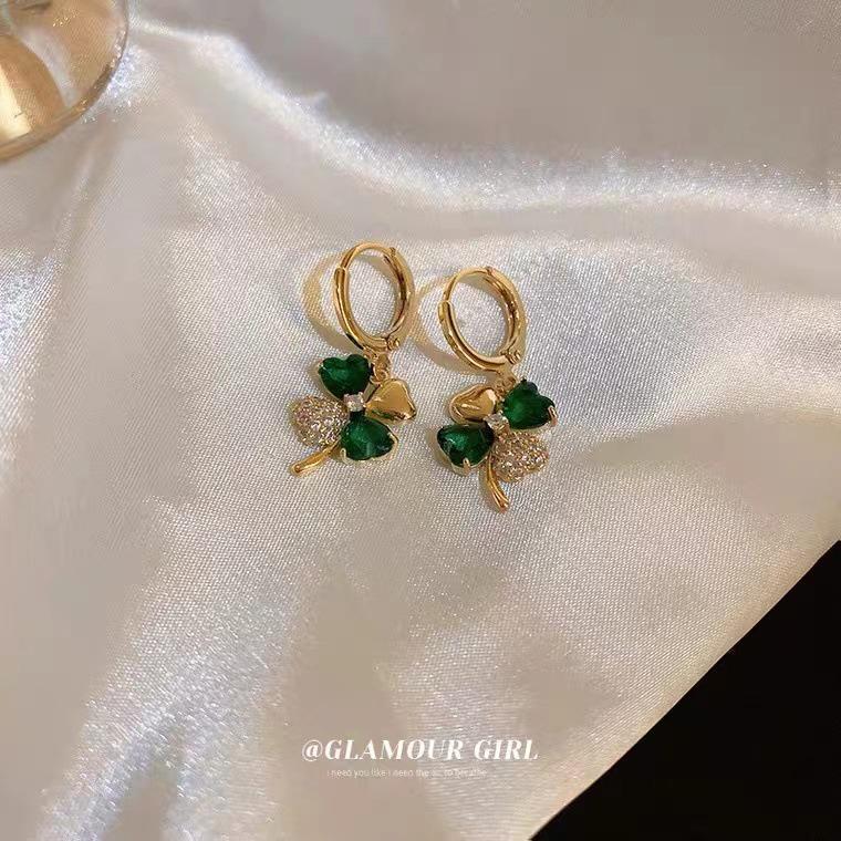 2022 Korean Trend: Yi Ke Flower Petal Ear Studs for Women