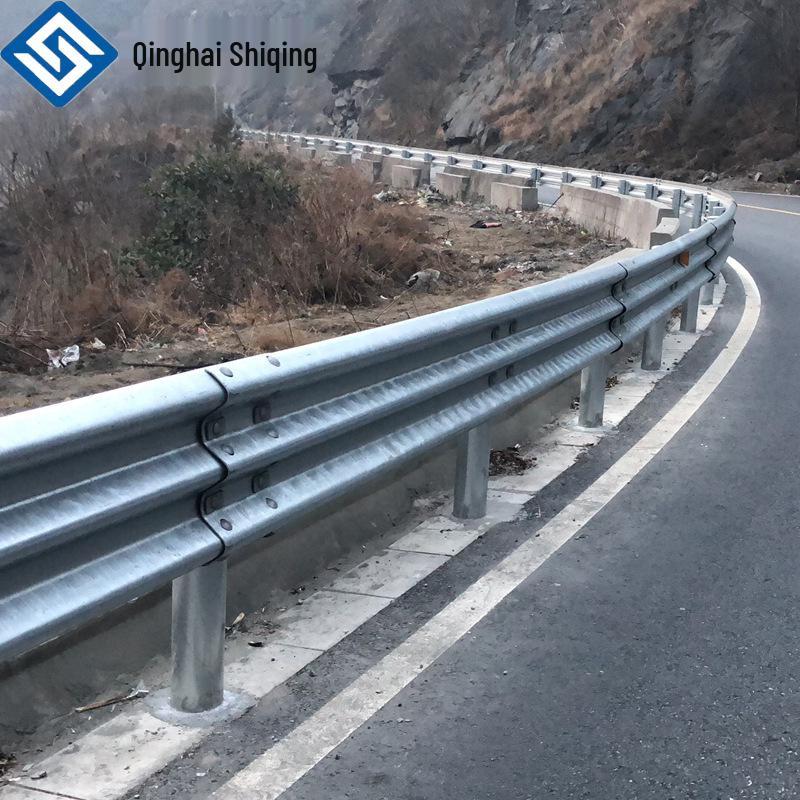 Highway Three-Wave Corrugated Anti-collision Steel Guardrail, Hot-Dip Galvanized for Rural Roads