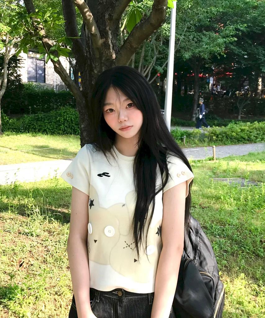 Tansanmageunesyum Rabbit Button T-Shirt (Ivory)