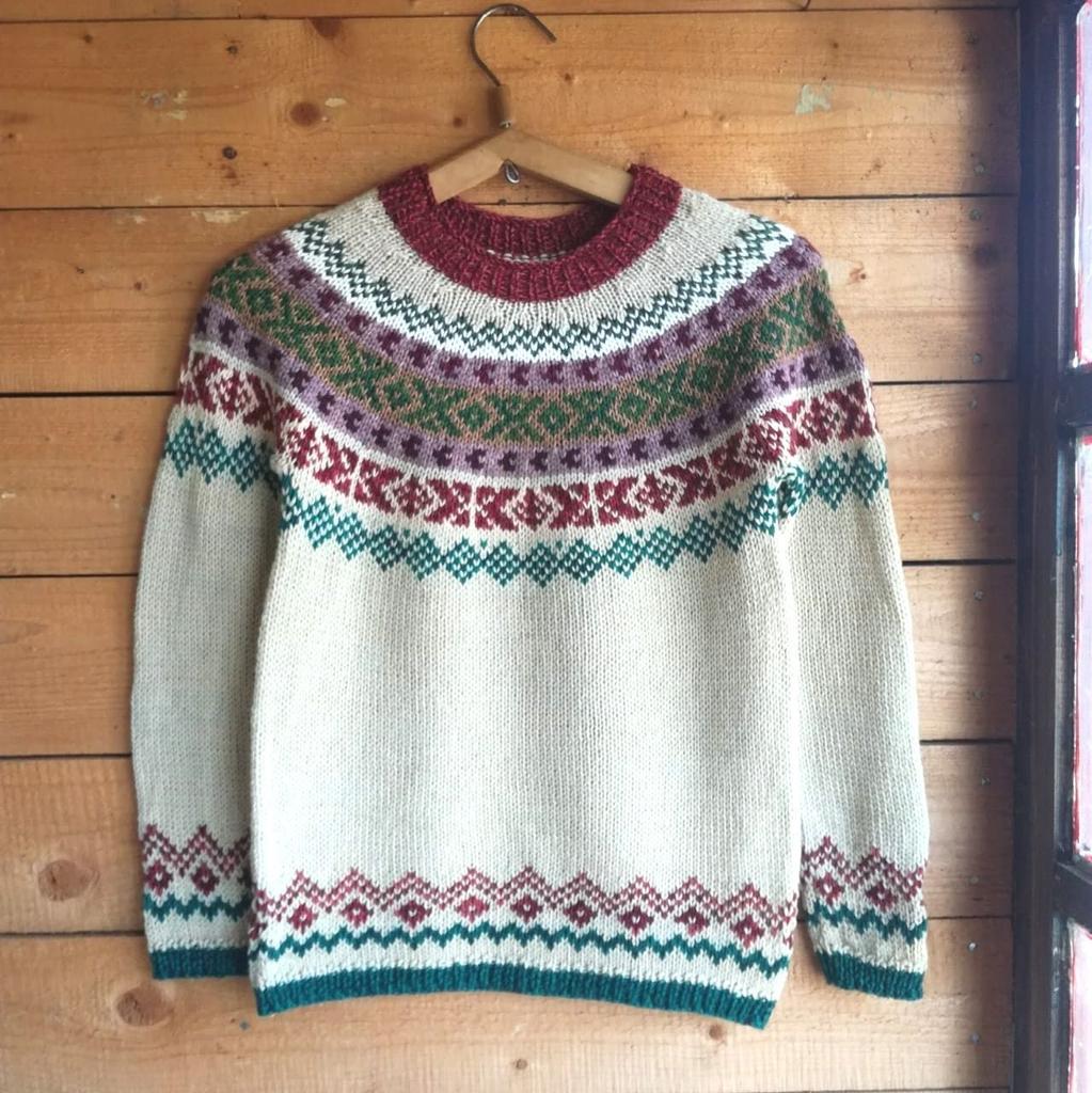 Women's Round Neck Colour Blocked Loose Fashion Pullover Knitted Top Luxurious Relaxed-fit Slimming and Versatile Top