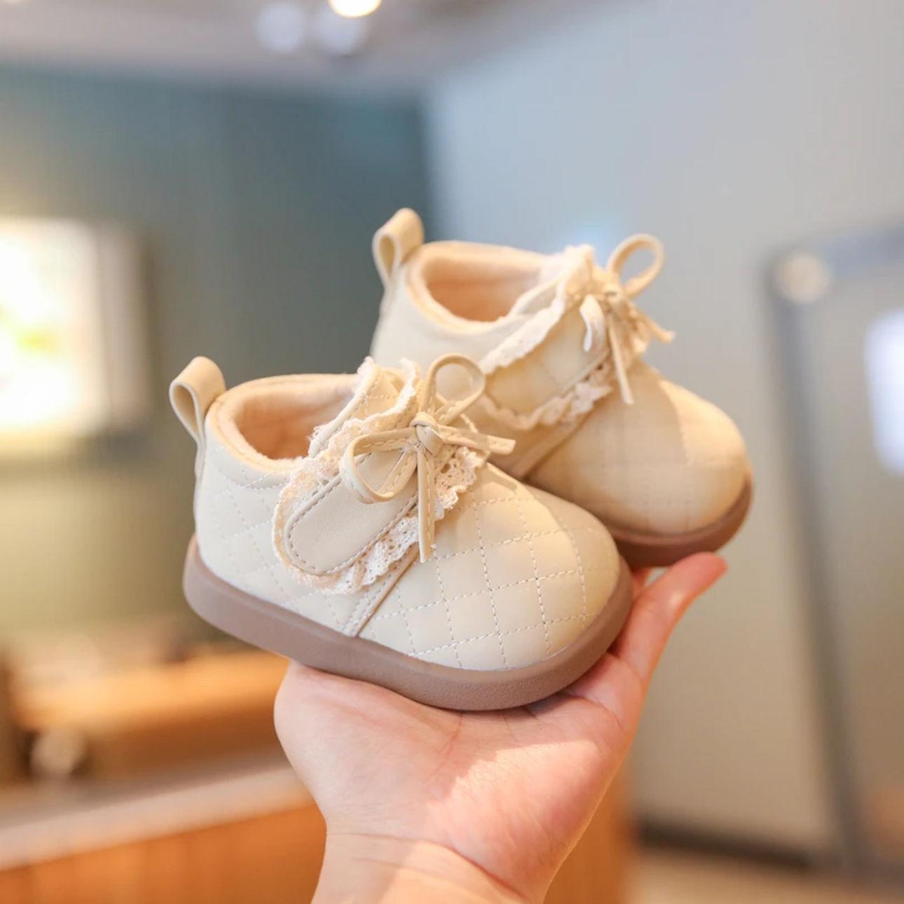 

2025 детские зимние бархатные детские ботильоны принцессы с кружевной отделкой, на мягкой подошве, повседневная обувь для малышей, теплые ботинки 10