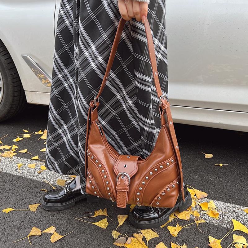 PU Leather Shoulder Bag for Women Rivets Studded Crescent Bag Buckle Underarm Bag Large Capacity Hobo Bag for Work Travel CLE