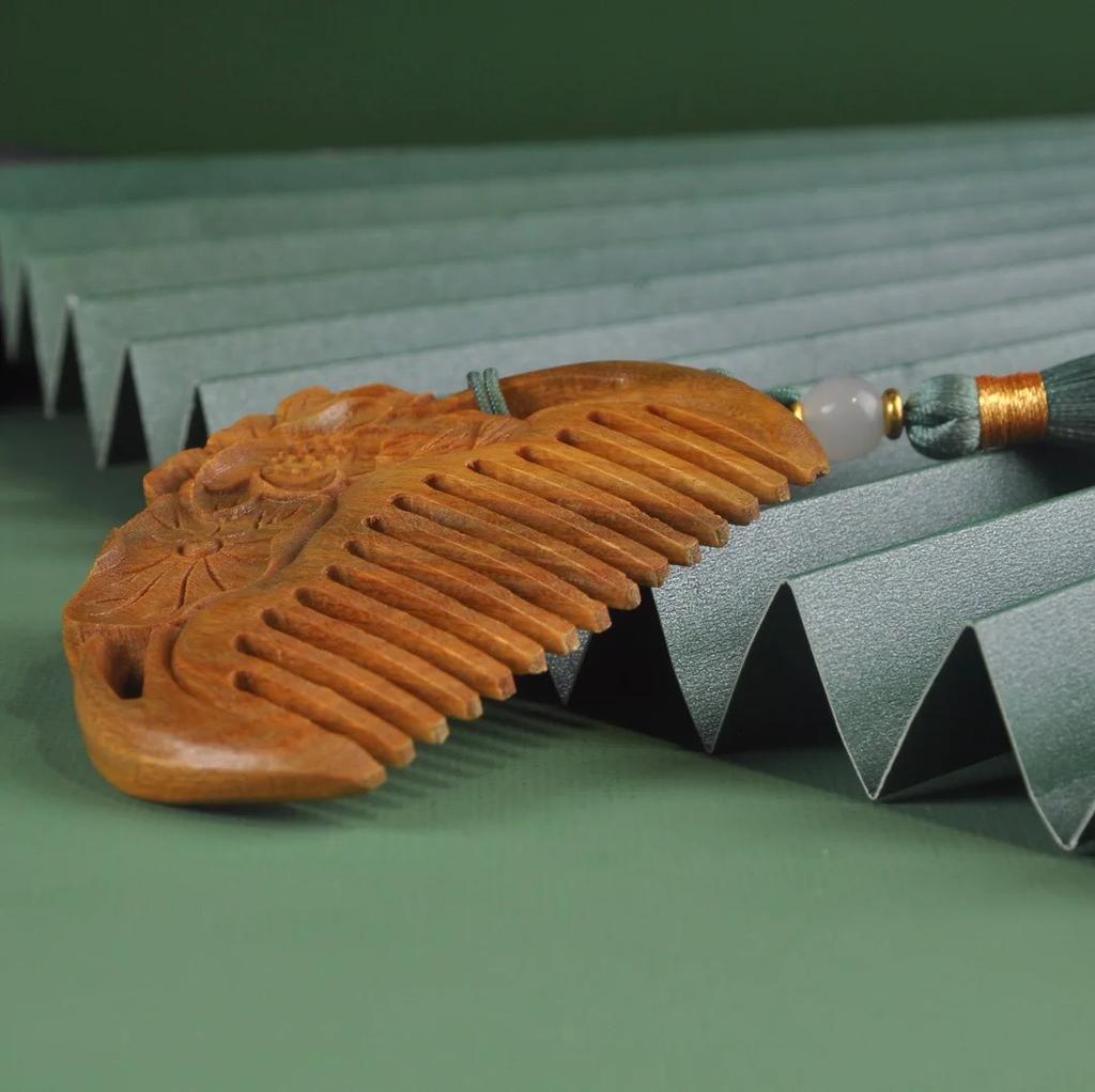 Carved Lotus Pattern Hollow Out Wooden Comb Handmade Decorative Portable Massage Hair Combs with Tassels Natural Sandalwood Comb