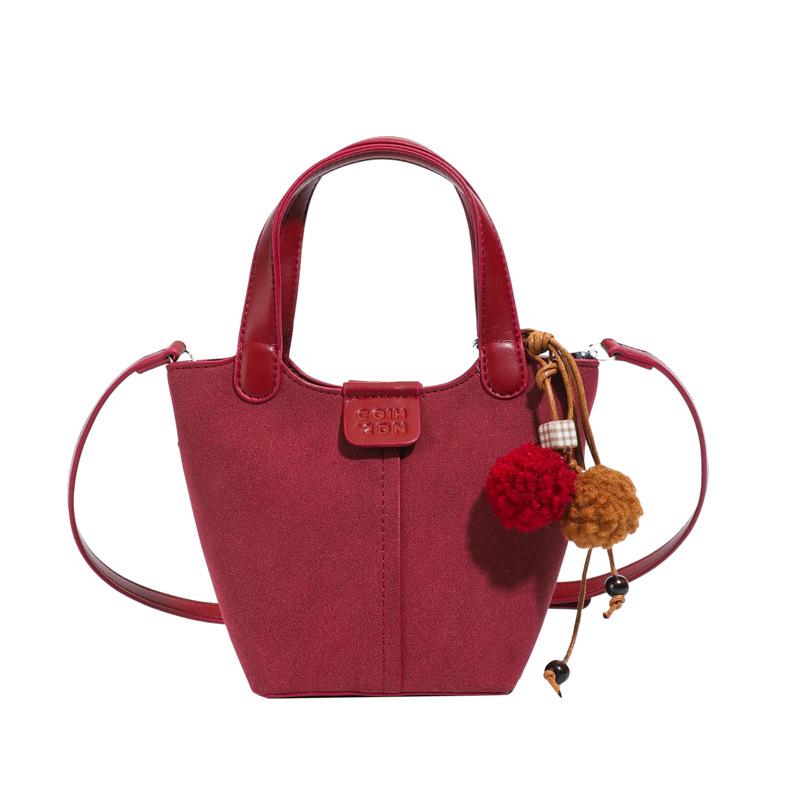 

Нишевая замшевая матовая сумка: Женская сумка 2025 года на одно плечо и через плечо Single Bag красный