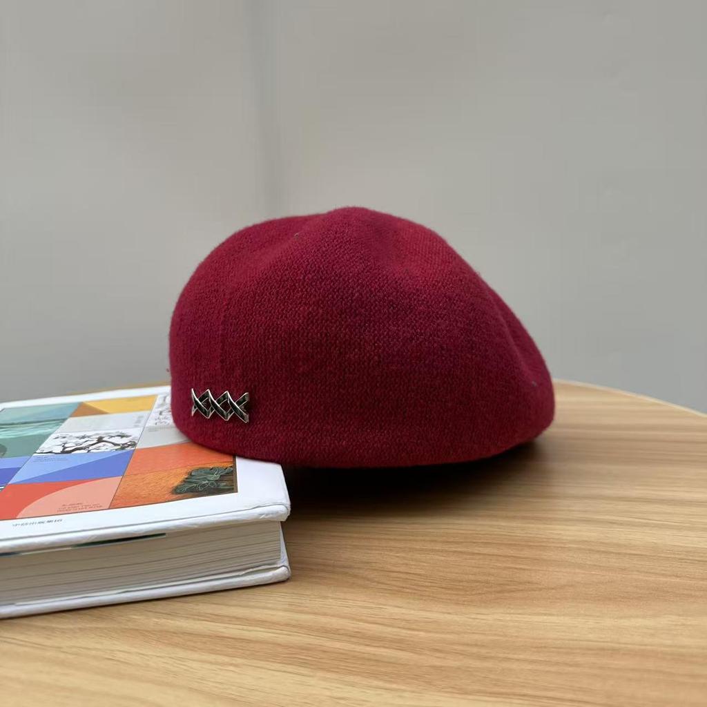 Korean Style Autumn/Winter Metal Label Reversible Beret for Women - Fashionable, Face-Slimming Newsboy Hat for Large Head Circumference