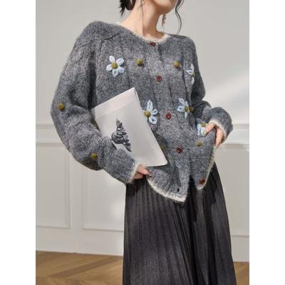 Suéter Feminino Cinza com Flor Tridimensional Estilo Coreano Preguiçoso Cardigã de Malha Solta Outono Versátil Tops Femininos de Botão Único