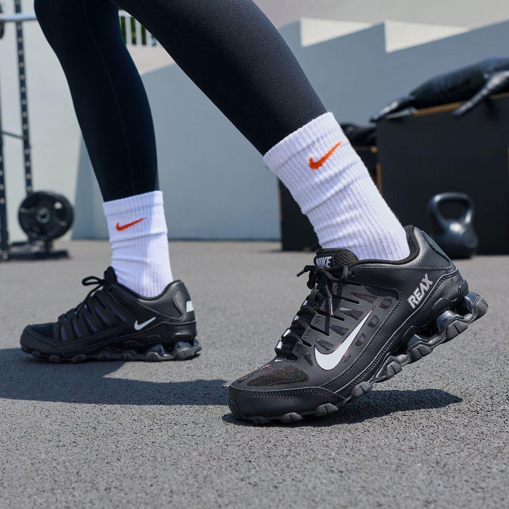 Nike Reax 8 TR Black White (Women s) 38