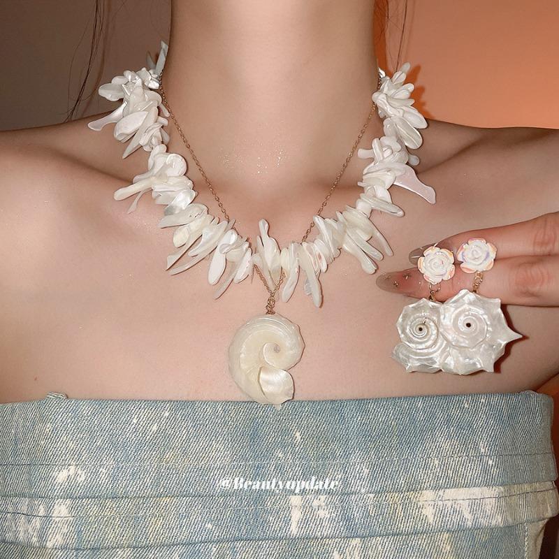 Bohemian shell pearl necklace earrings set, new holiday style niche design jewelry women