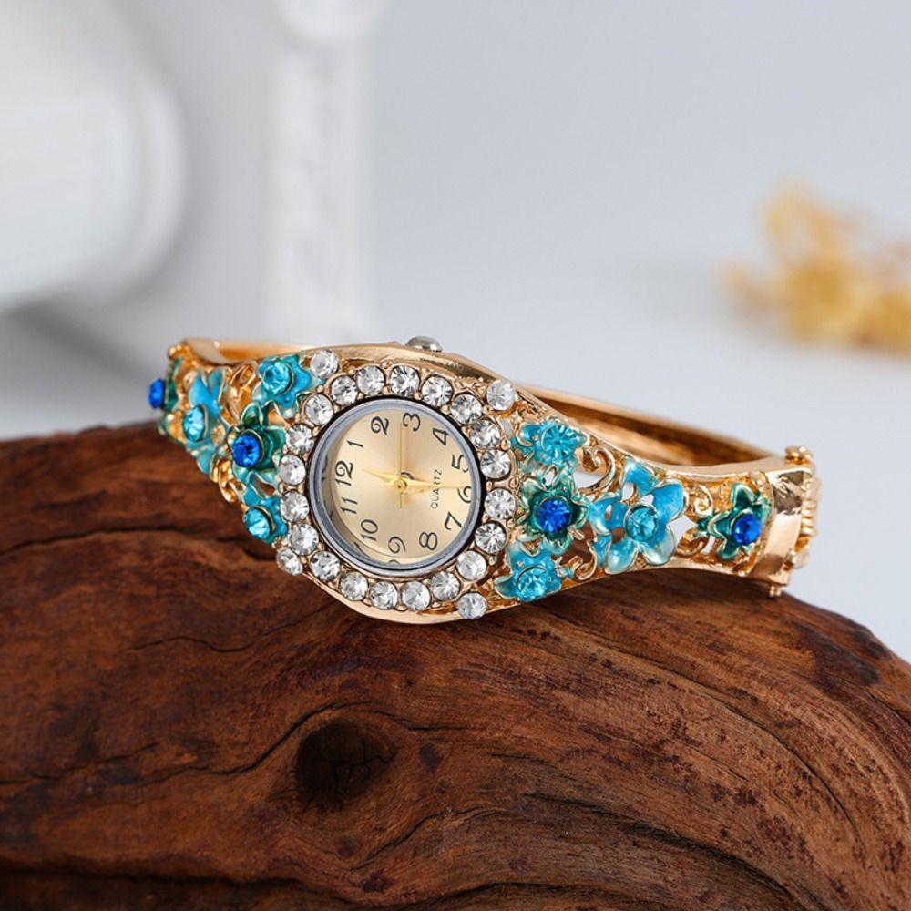 Rhinestone Bracelet Ladies Wristwatch Round Dial Quartz Watch Bracelet Watch Court Style