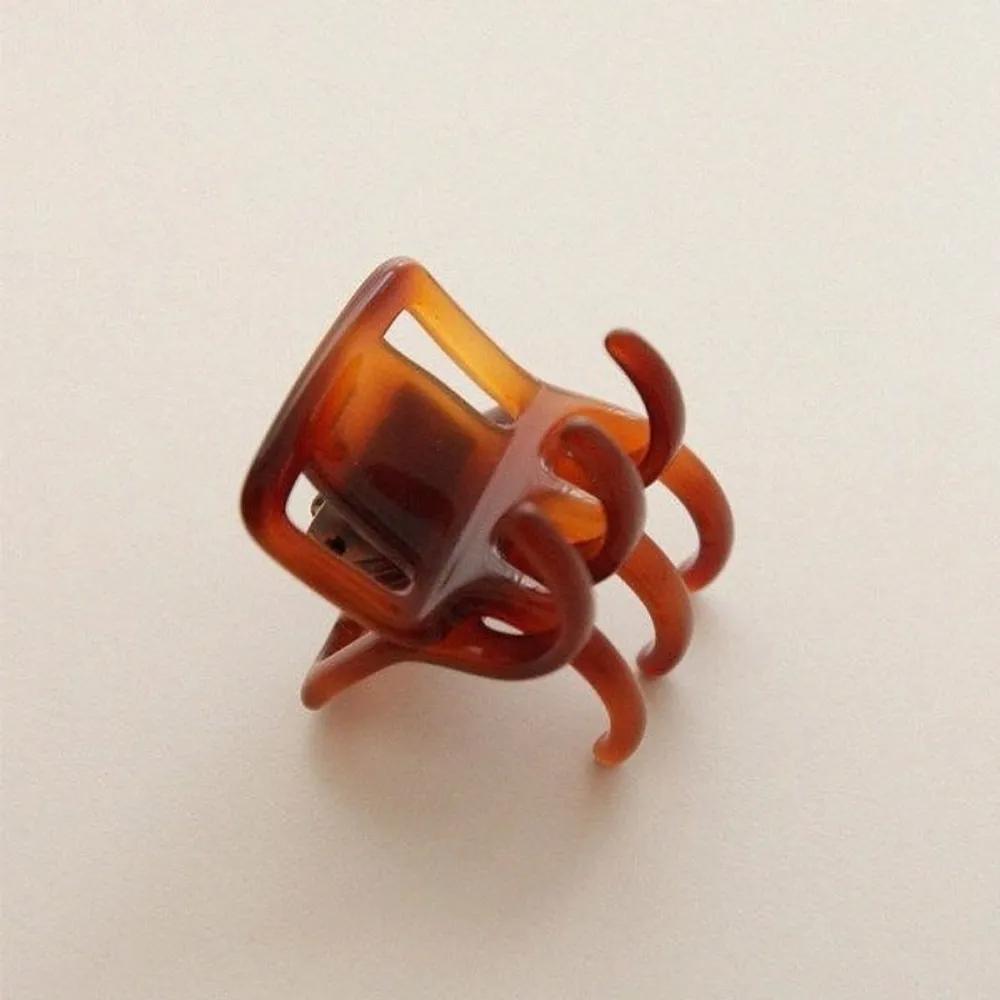 bydaisy Brown Square Hair Clip Small Bh0948