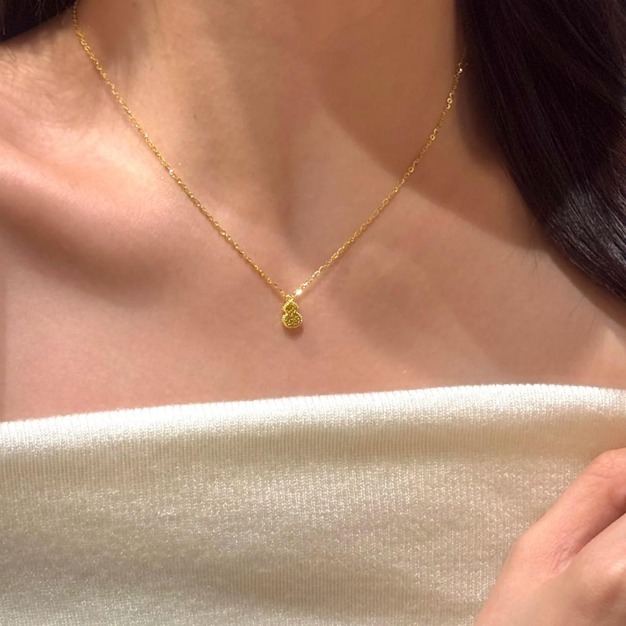 

Xiaohongshu Fulu Necklace: Elegant Chinese-Style Shaved Ice Design, Luxury Women s Clavicle Chain, Fashionable and Versatile.