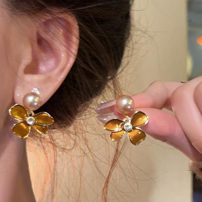 French Flowing Gold Flower Pearl Earrings 2025 New Temperament Light Luxury High-end Stud Earrings Popular Earrings