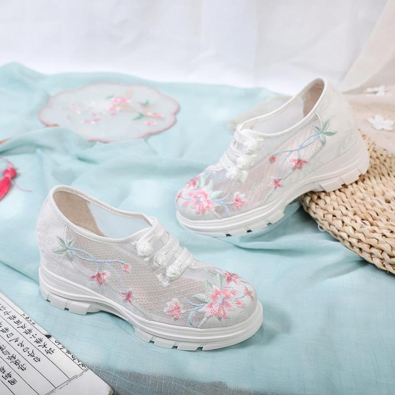 New Summer Women's Flower Embroidered Flat Platform Shoes Chinese Ladies Casual Comfort Denim Fabric Sneakers Shoes