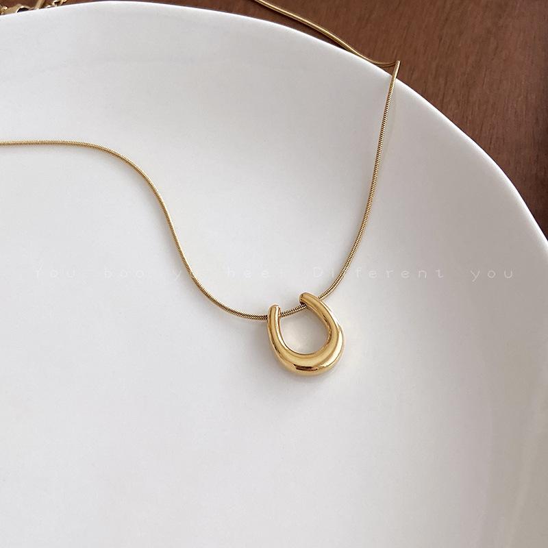 U Shaped Horseshoe Pendant Snake Chain Necklace Minimalist Luxury Elegant Delicate Versatile Fashion Jewelry For Women