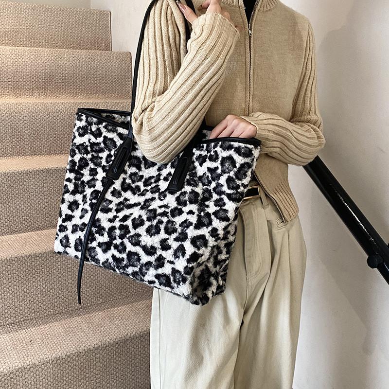 Stylish Large Leopard Print Tote Bag For Women Versatile Everyday Use In Chic Black And Coffee Colors