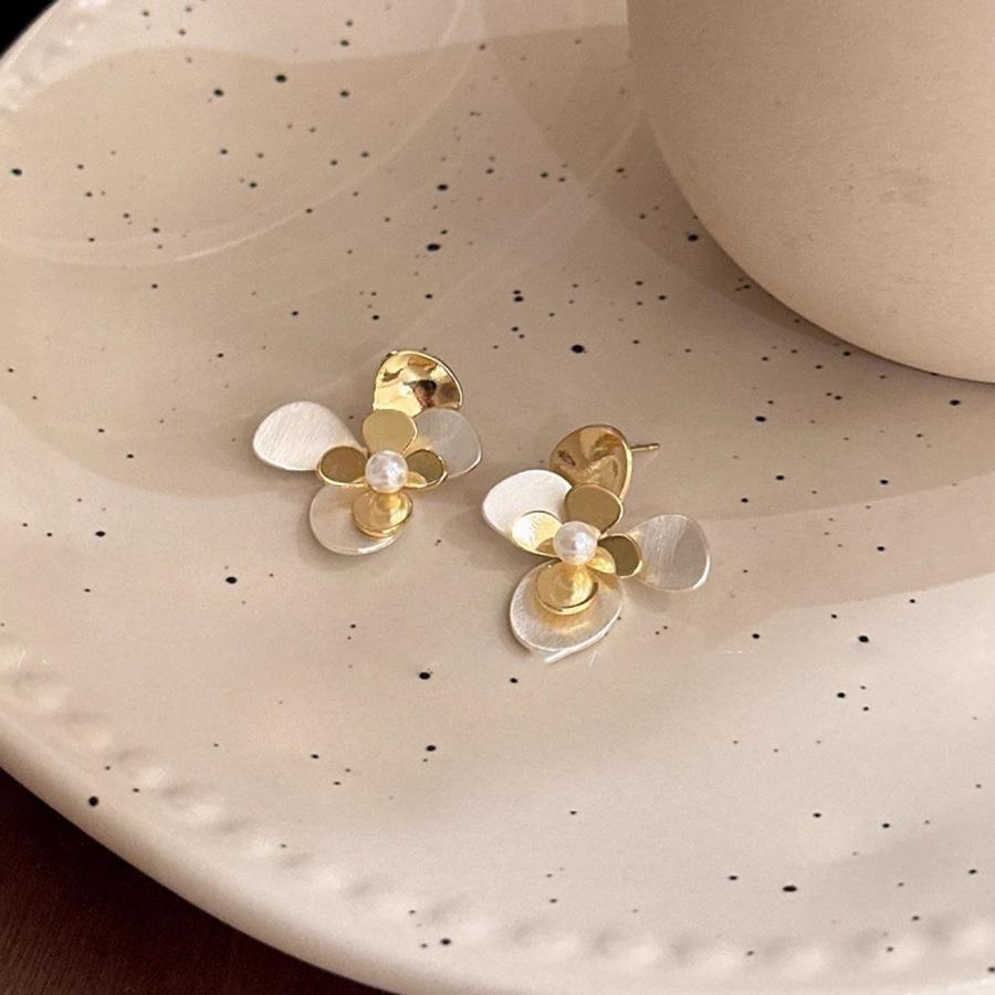 

Серьги-пусеты с жемчугом, роскошные, высокого класса, с матовыми цветами, женские, уникальный дизайн, темпераментные, модные, универсальные