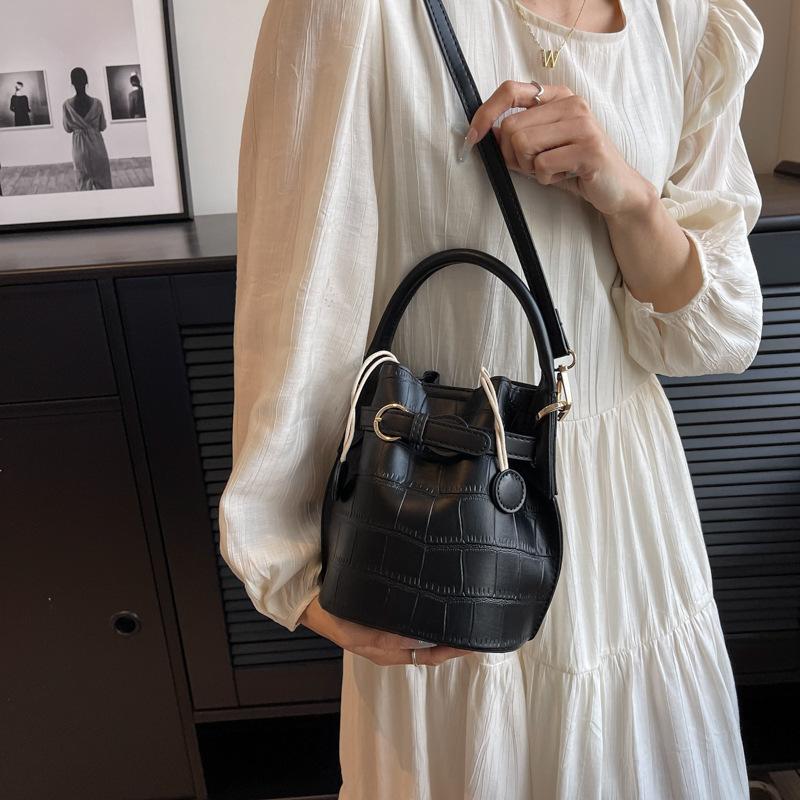 

Шикарные женские сумки через плечо из искусственной кожи, летние текстурированные сумки на одно плечо, контрастные цвета, повседневные модные женские сумки-ведра с ручкой Mini(Max Length<20cm)