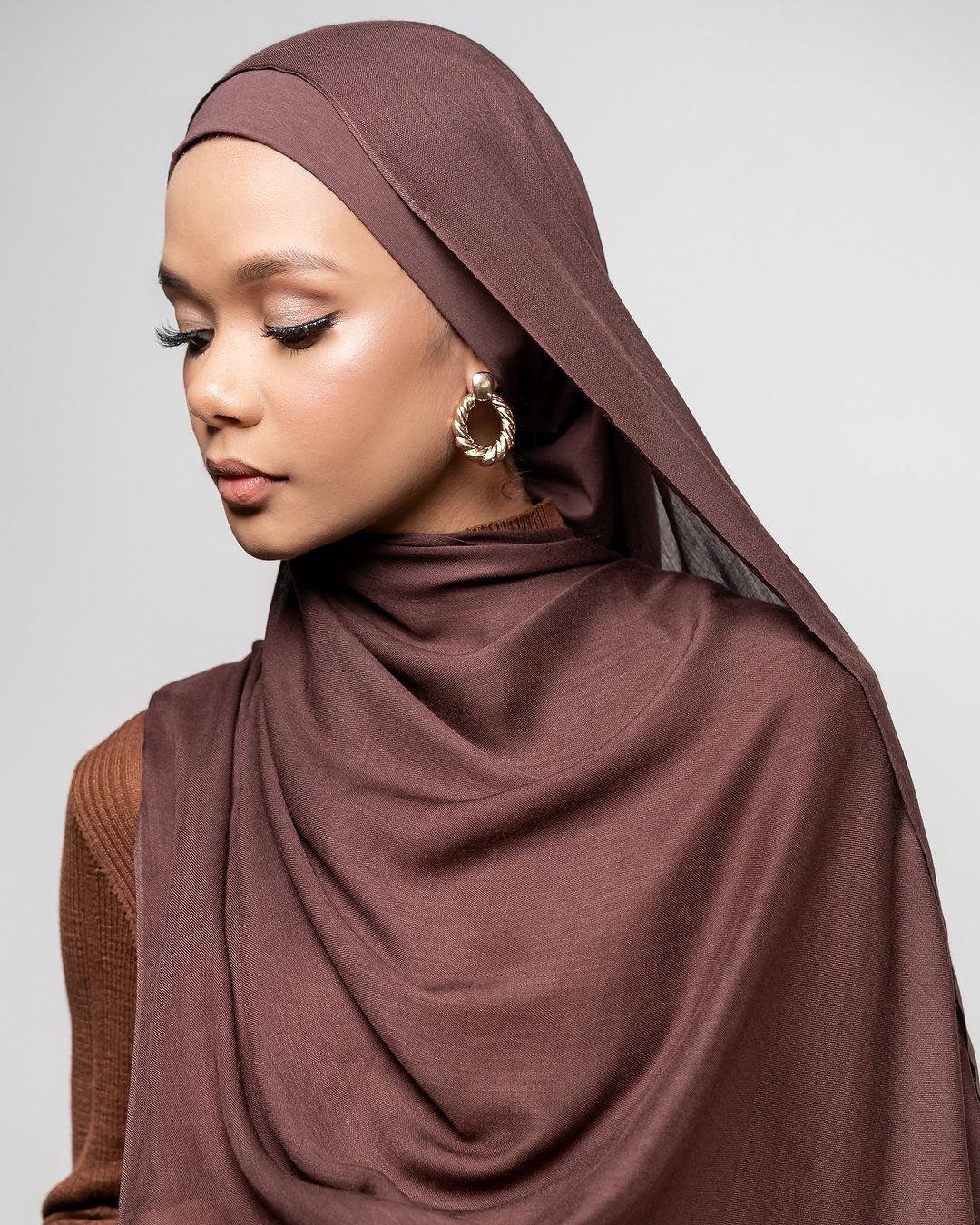 Легкий Однотонный Хиджаб Шарф для Мусульманских Женщин Края с Двойной Строчкой Шарф из Вискозы Района Хлопка Модала Хиджаб