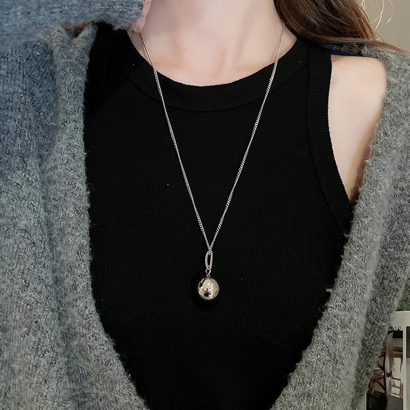 French Casual Wind Titanium Steel Triangle Necklace Light Luxury High Sense Simple Sweater Chain Trend Item Decoration Niche