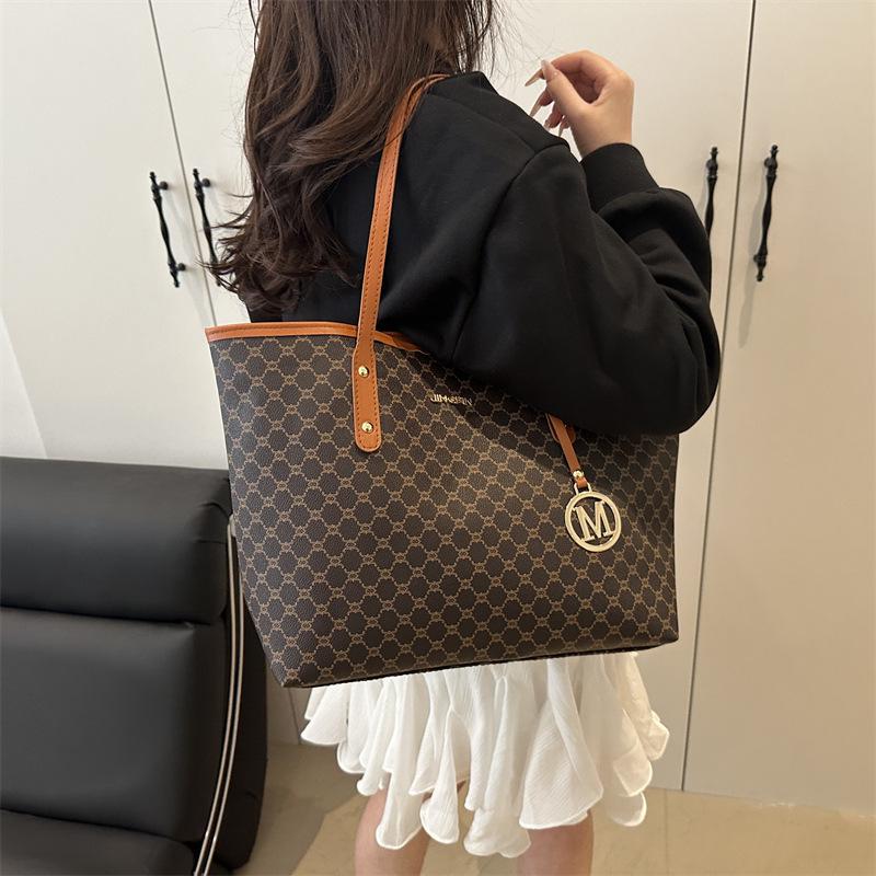 Fashion High Sense Underarm Bag Women's New Trendy Women's Bag Shoulder Bag Large Capacity Commuting Versatile Hand Carry Tote Bag