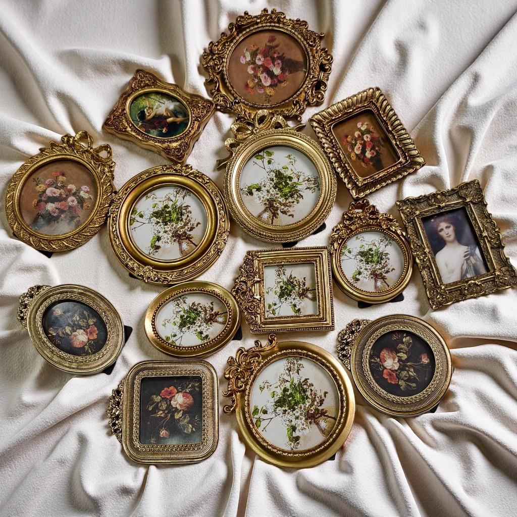 European Retro Carved Photo Frame: French Light Luxury Resin Decor for Wall or Tabletop in Living Room or Bedroom.