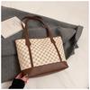 Spring and summer new fashionable presbyopia handbag shoulder bag tote bag women's bag supports a large number of mixed batches