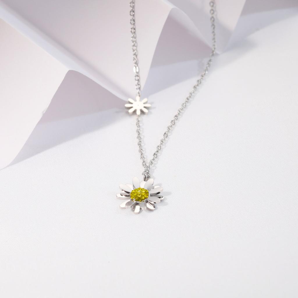 Simple Personality, Niche Small Daisy Flower Titanium Steel Necklace Jewelry, Daily Commuting Versatile And Does Not Fade
