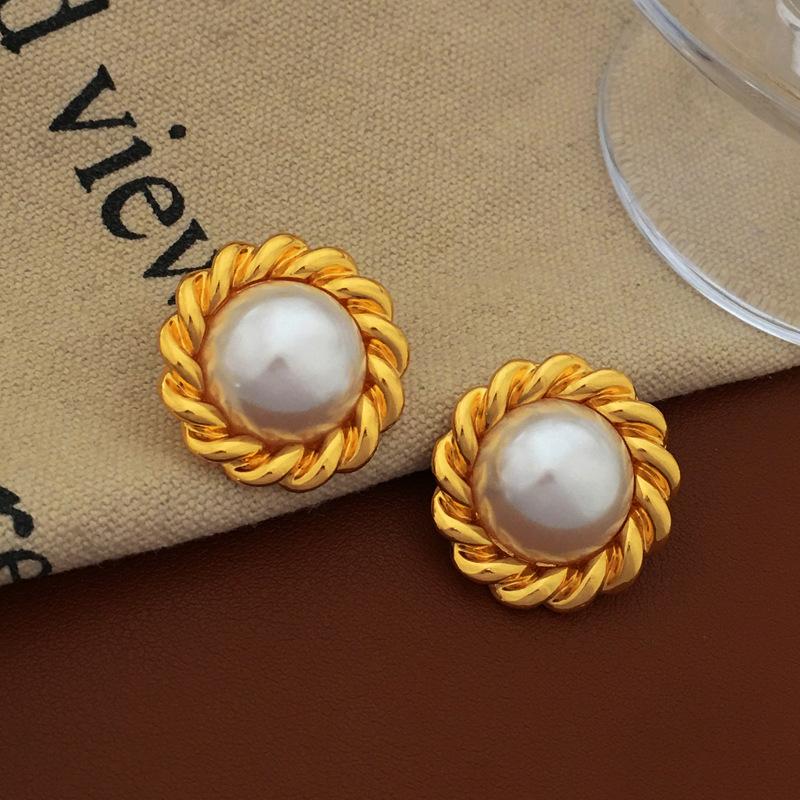 Premium Sense Light Luxury Spring and Summer Earrings Necklace Temperament Retro Earrings Trendy Niche Jewelry