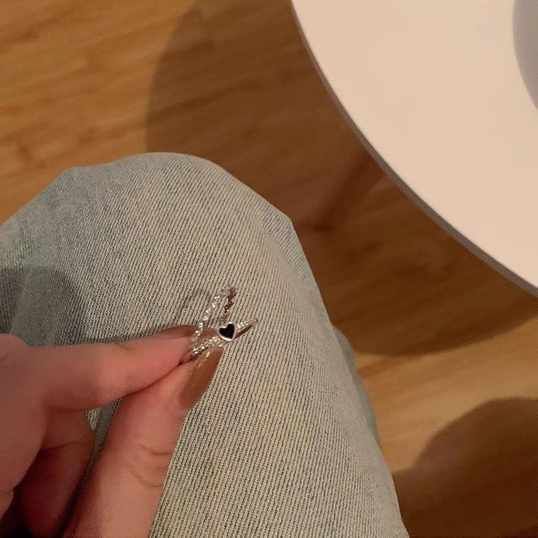 "Black Zircon Love Ring: Chic Niche Design, Luxury Cool Style Jewelry for Women"