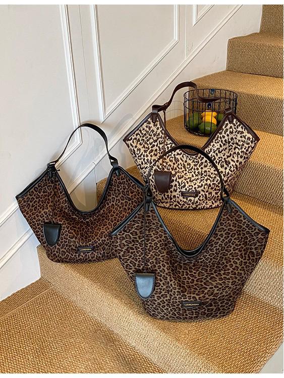 2024 Women's Versatile Leopard Print Large Capacity Crossbody Commuter Shoulder Bag