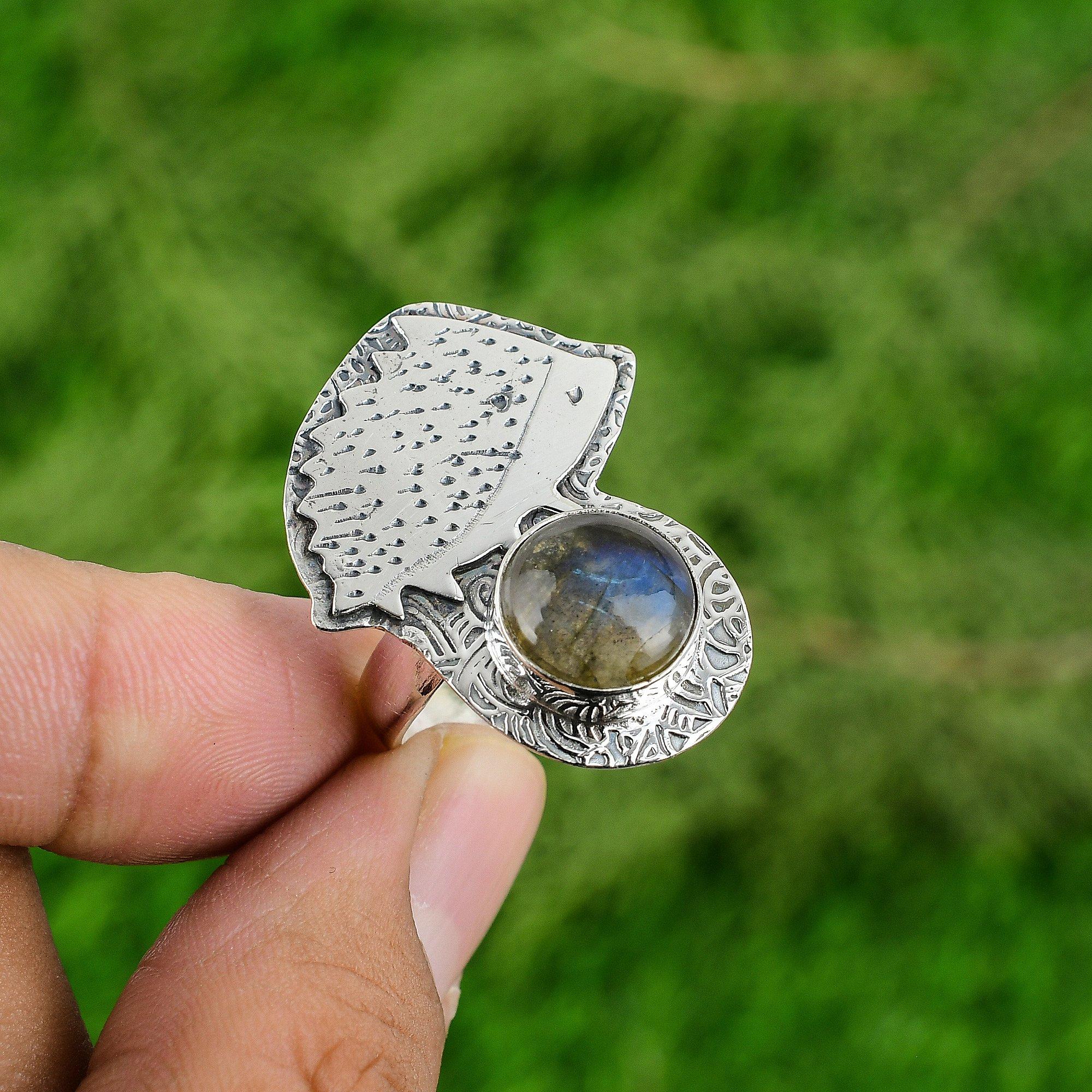 

Круглое кольцо-стейтмент из стерлингового серебра с натуральным лабрадоритом в безеле и множеством камней в стиле бохо Adjustable
