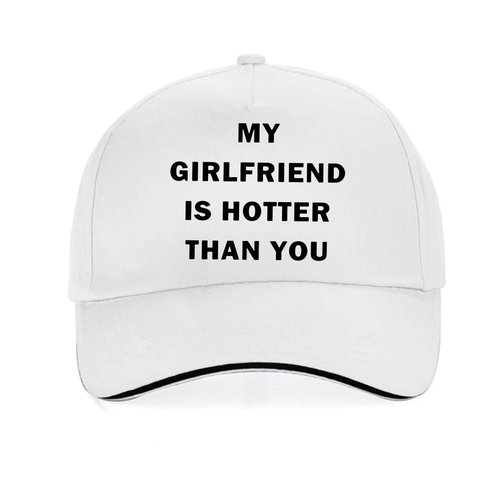 Meine Freundin ist heißer als du Briefdruck Baseballkappe Sommer Geburtstagsgeschenke Unisex verstellbare Kappen Mode Atmungsaktive Mütze