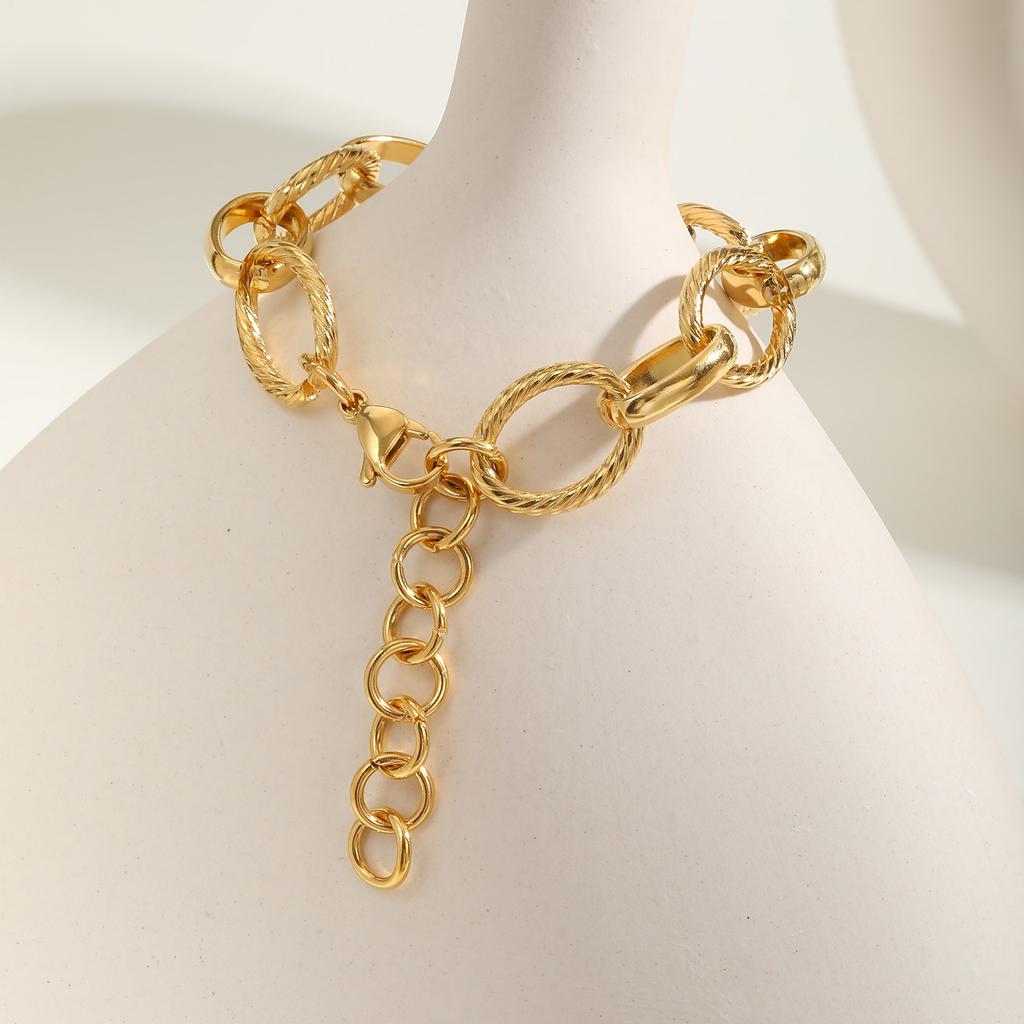 Titanium Steel Stainless Steel Embossed Interlocking Bracelet Plated 18K Gold, Women'S Jewelry 2341