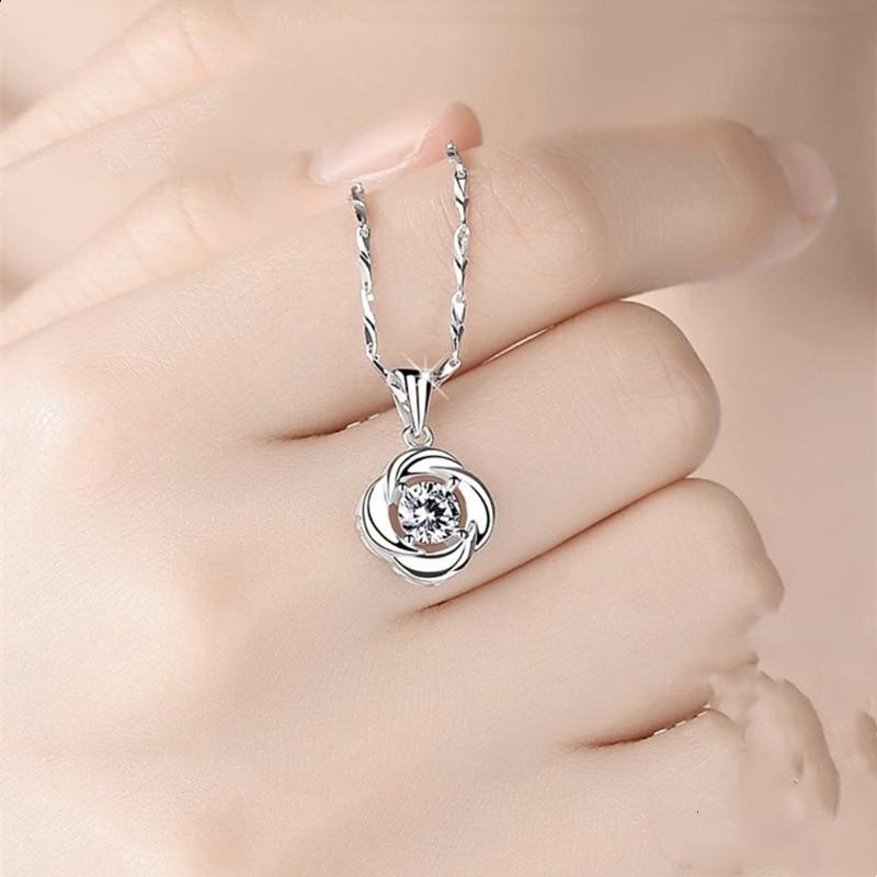 Classic White Gold Four-Leaf Clover and Rose Pendant Necklace for Women