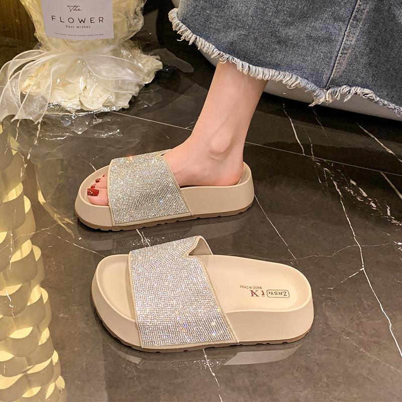 

Hong Kong platform slippers women s summer wear stepping on shit 2025 beautiful height-increasing rhinestones fashion one-word beach shoes 35 бежевый