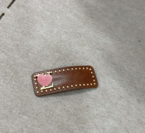 Korean Retro Beaded Leather Square Hair Clip - Versatile Style for Bangs кофейный