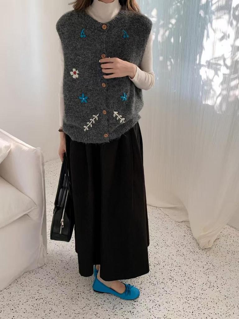3D Embroidered Floral Knit Vest for Women - New Sweet Cardigan Design for Autumn/Winter 2025