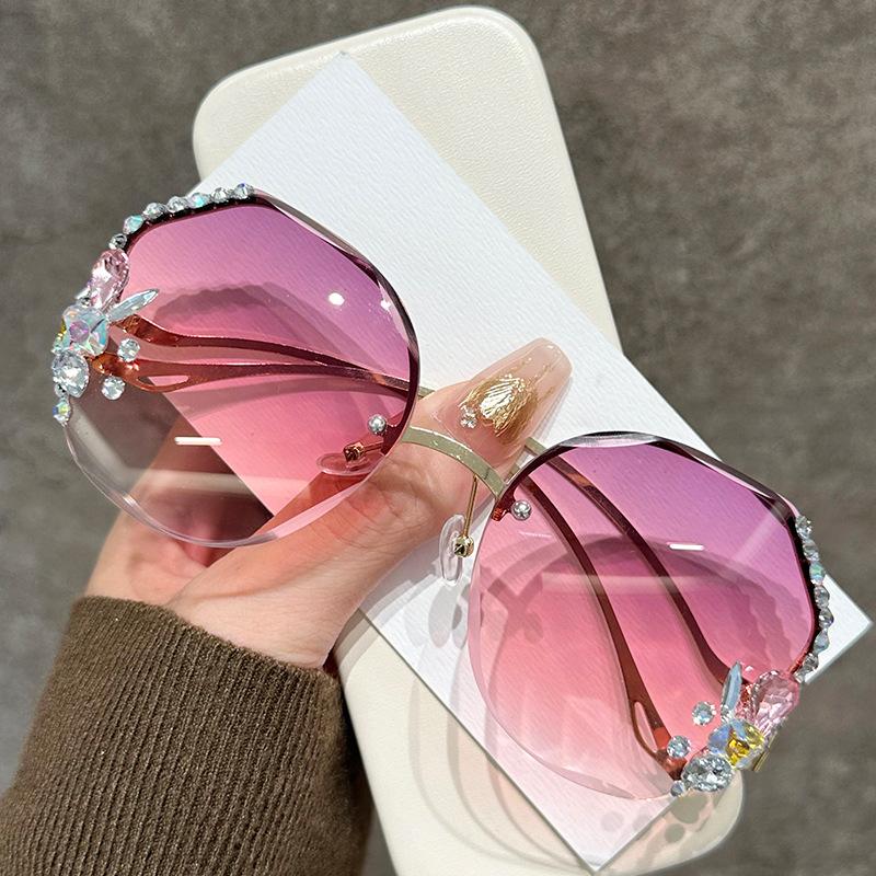 2025 New Crystal Sunglasses - Trendy Rhinestone UV400 Shades for Women