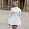 Elegantní podzimní zeštíhlující jednobarevné krátké šaty - styl královské sestry