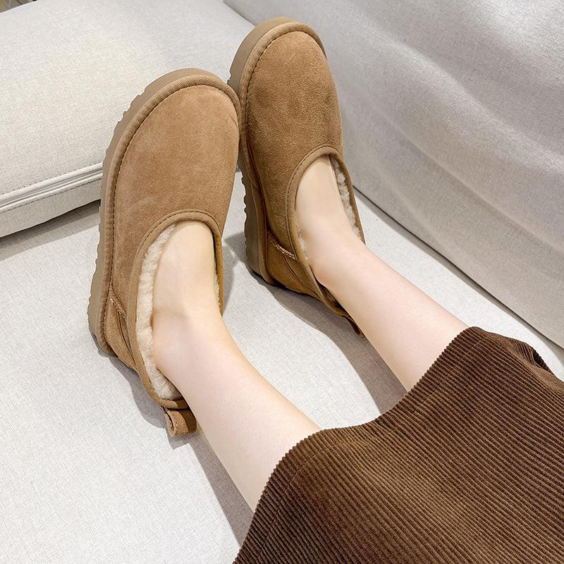 Thick-soled non-slip fashionable snow boots for women in the winter of 2025, new short tube velvet thickened one-pedal lazy cotton shoes